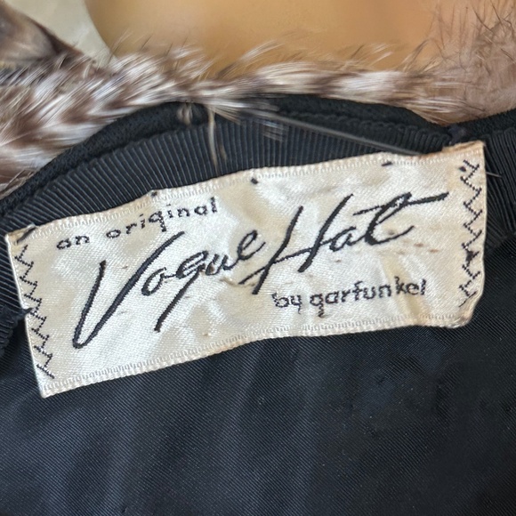 ASTOUNDING HIG FASHION 1940's SPOTTED FEATHER HAT WITH 2 "BIRDS"/TAILS - Picture 16 of 16